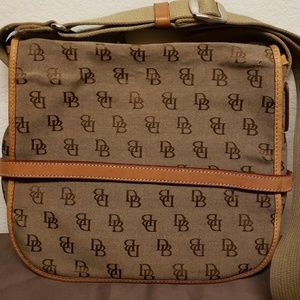 Dooney & Bourke crossbody purse - Authentic